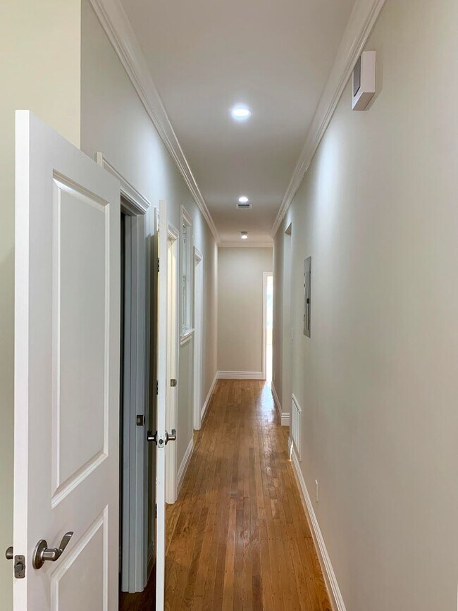 Building Photo - 423-425 11th