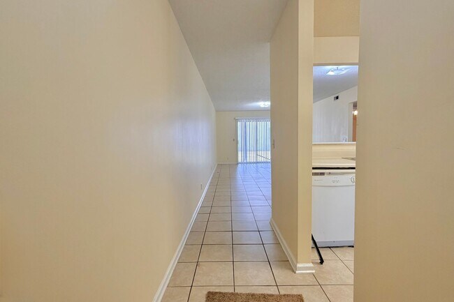 Building Photo - AVAILABLE NOW! (Pet Friendly)