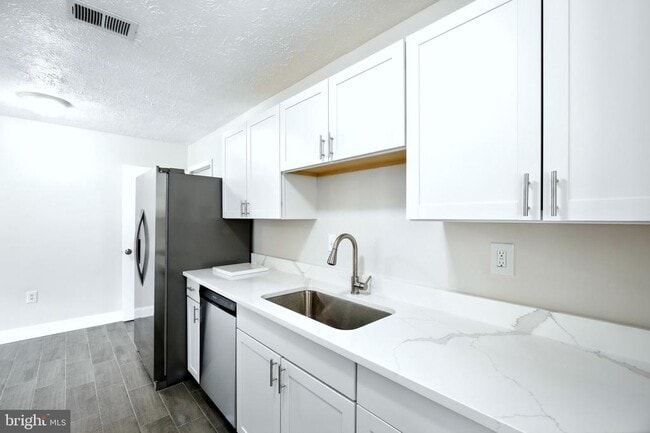 Building Photo - 3295 Jesmond Ct