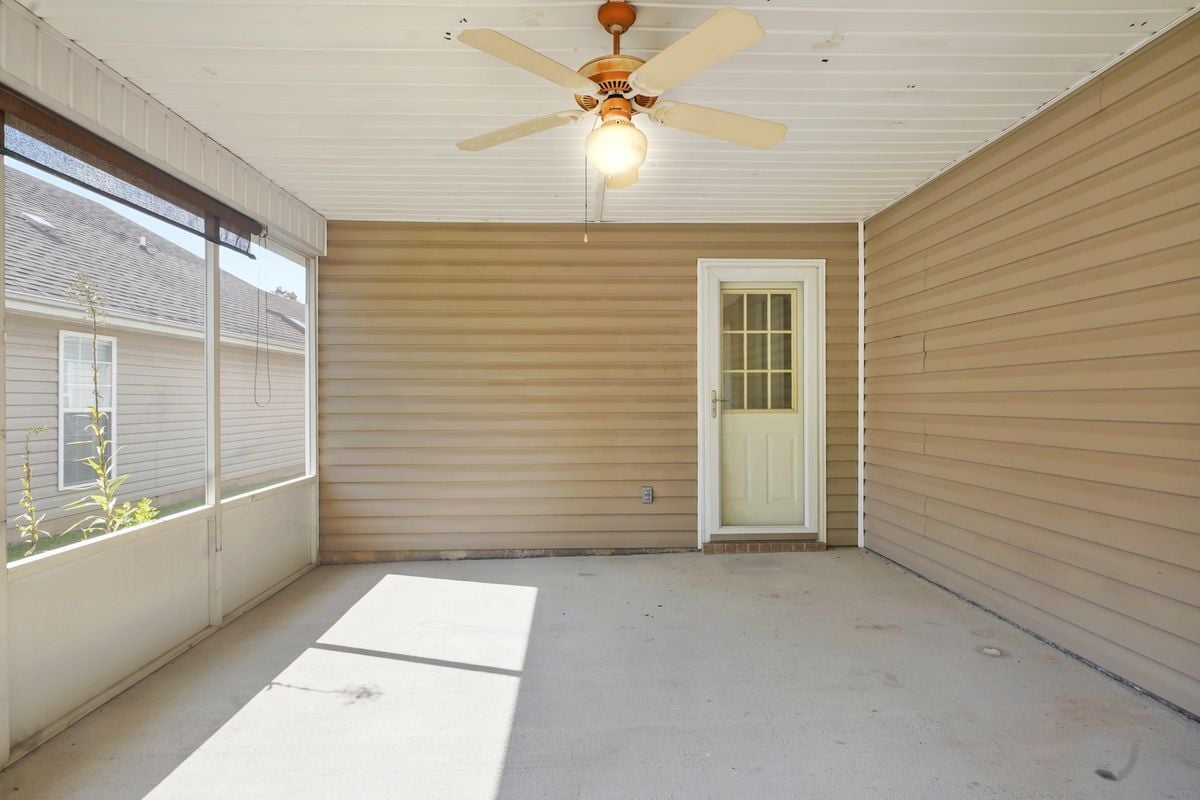Building Photo - 1220 Village Trail