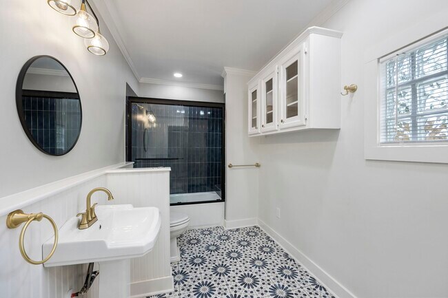 Building Photo - 6411 Illinois St