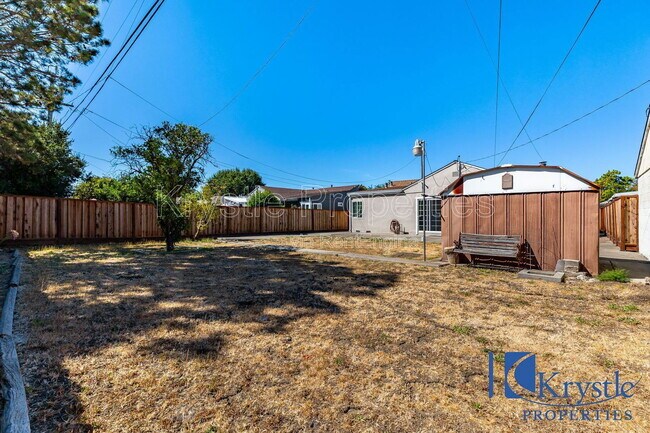 Building Photo - 1038 Thelma Ave