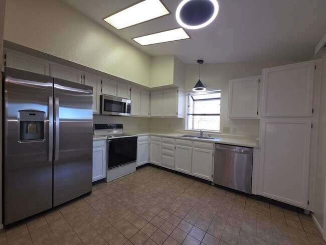 Building Photo - Extensively Renovated 3-Bedroom Home in Desirable Northwest Reno