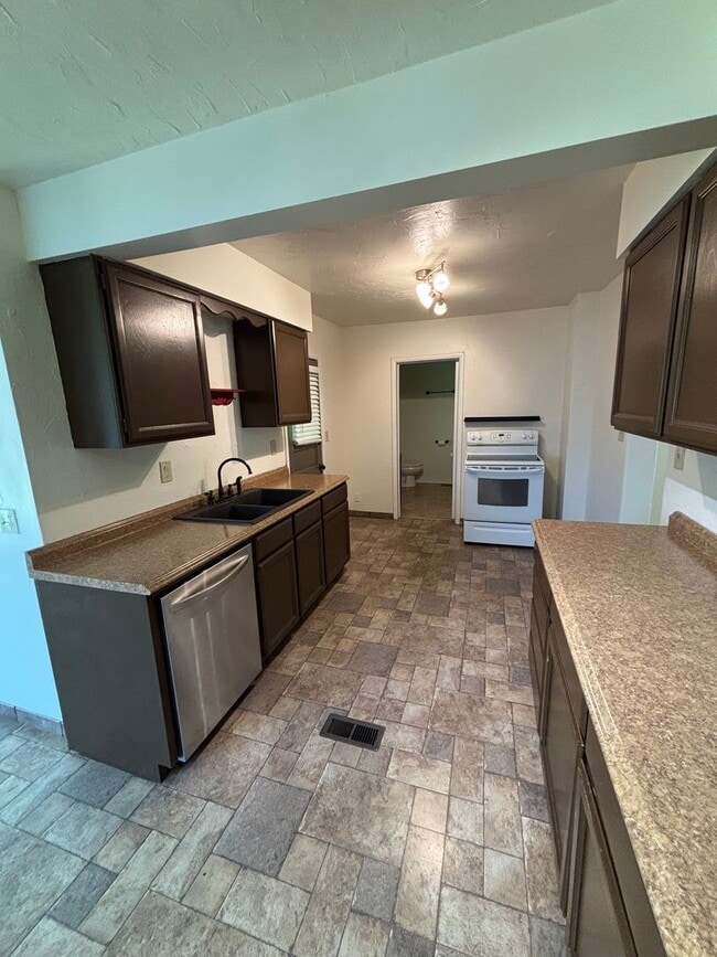 Building Photo - HOUSE ON 16TH STREET (P#136)