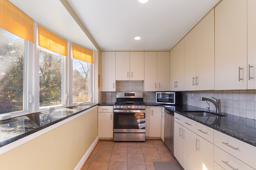 Building Photo - 2103 Laurel Brook Rd