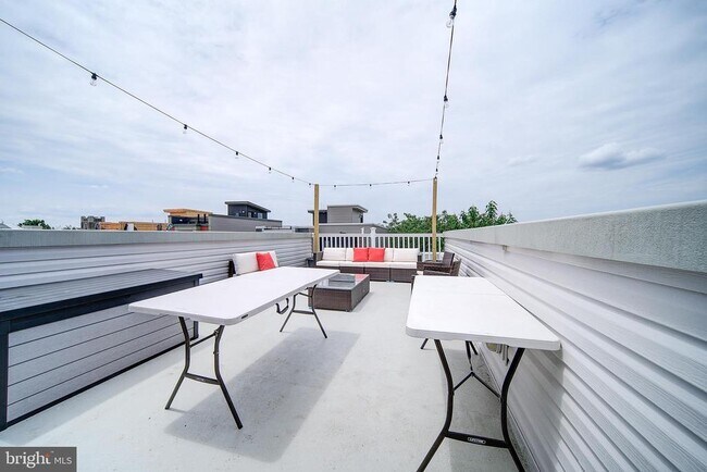 Building Photo - 1513 S Lambert St