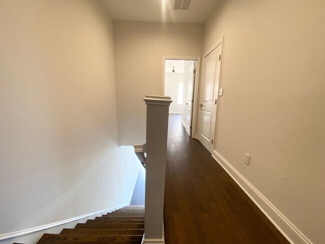 Building Photo - FOR RENT - 2BR/2.5BA Townhome