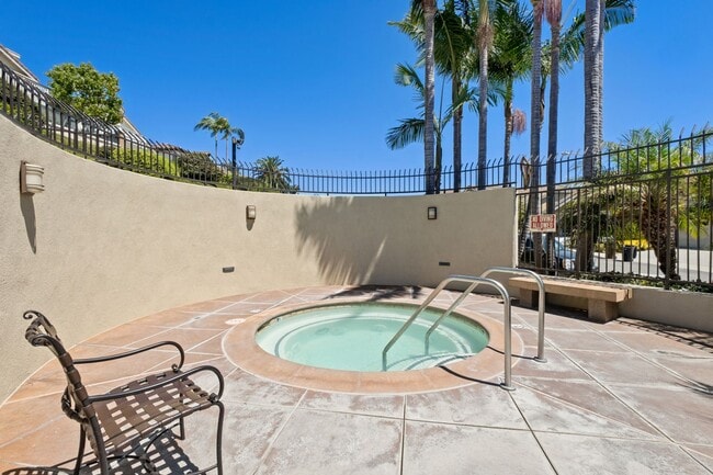 Building Photo - Newly Renovated and Furnished Ocean View Home!