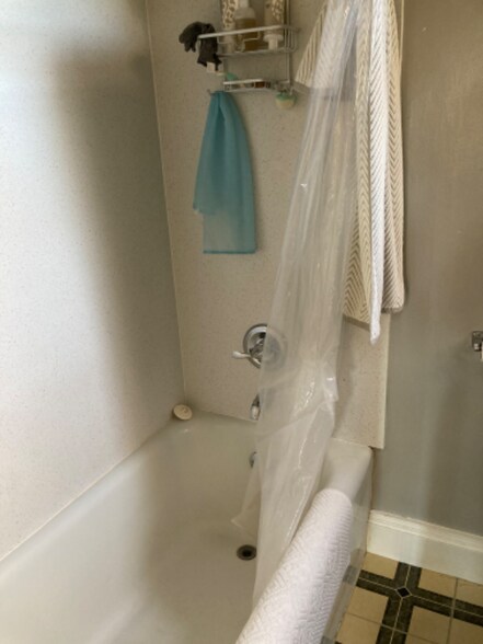 Building Photo - 6422 Telegraph Ave