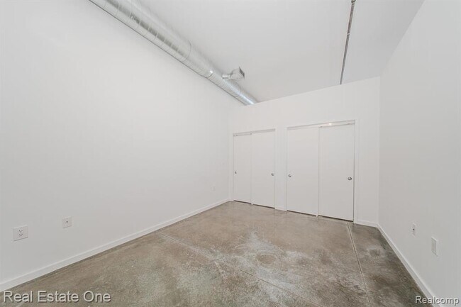 Building Photo - 211 E 9 Mile Rd