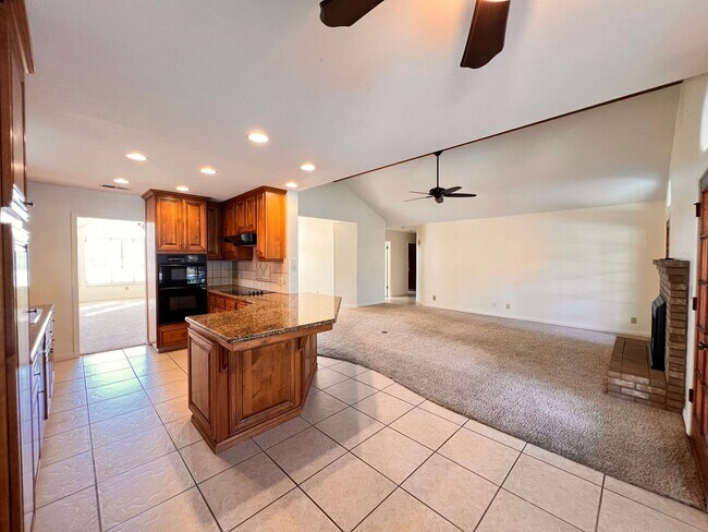 Building Photo - SOUTHWEST BAKERSFIELD