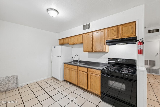 Building Photo - 2133 W Adams St