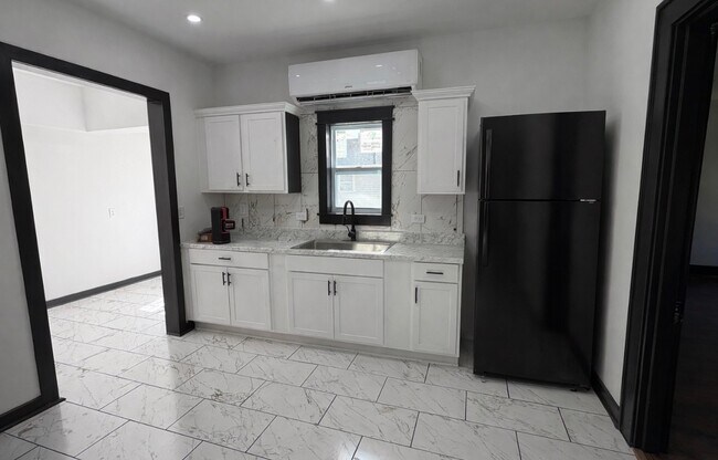 Building Photo - 807 Cuyahoga St