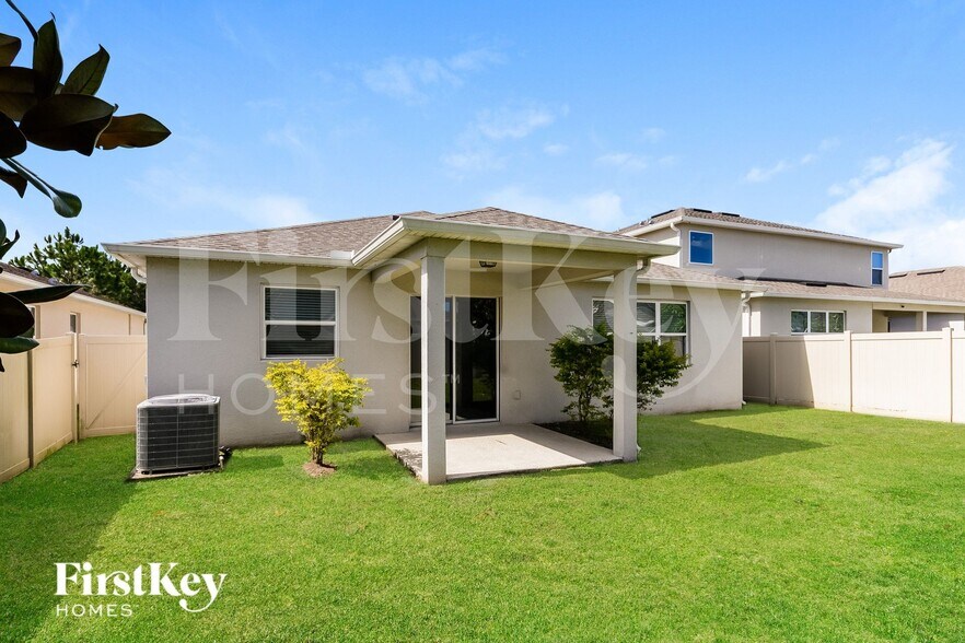 Building Photo - 14291 Seranoa Dr