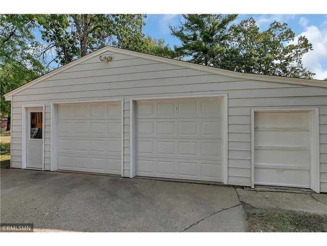 Building Photo - 4 Bedroom 2 bath house in Waite Park