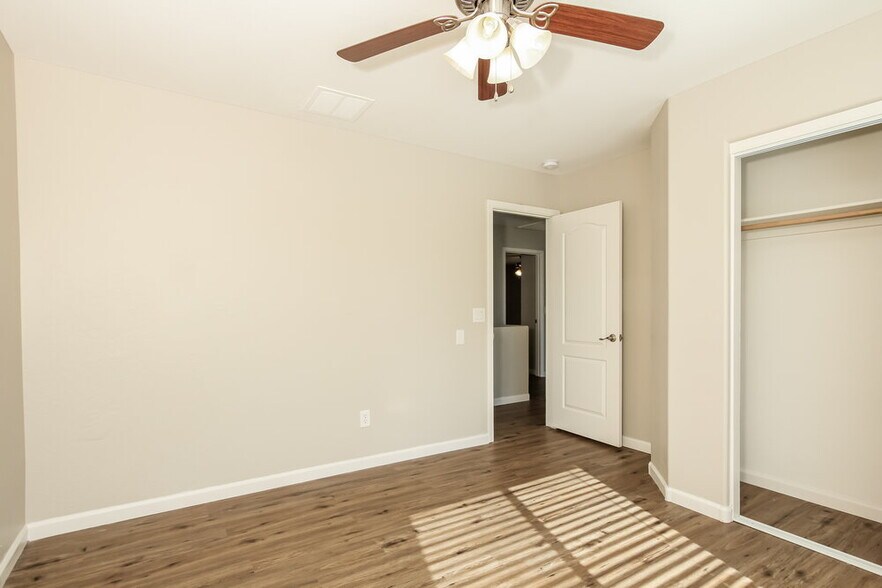 Building Photo - 12121 W Avenida Del Rey