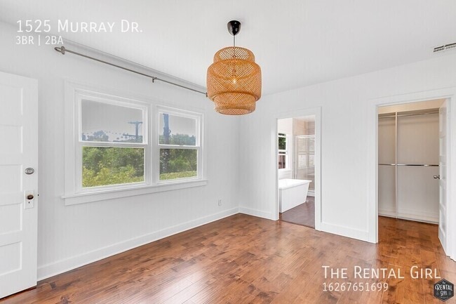 Building Photo - 1525 Murray Dr