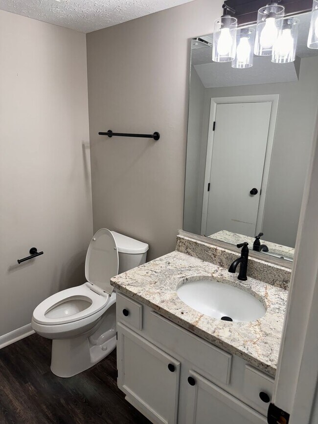 Building Photo - 214 Walnut Ridge Dr