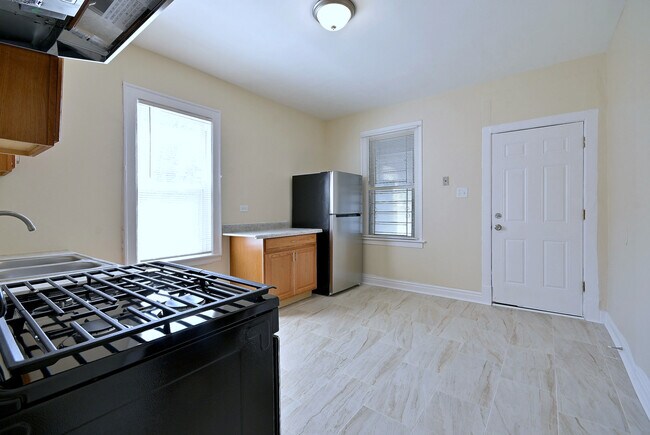 Building Photo - 8602 S Muskegon Ave