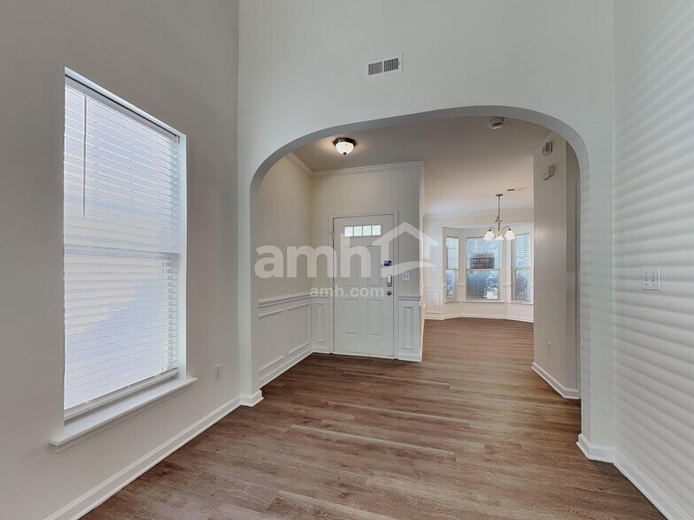 Building Photo - 10607 Secret Garden Ln