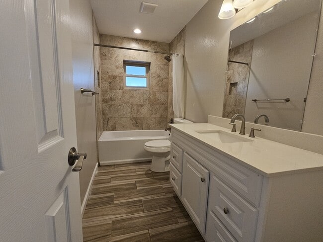 Building Photo - 6003 Pridgen St