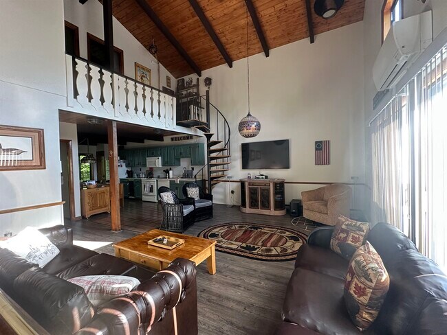 Building Photo - 44 Linderhof Golf Course Rd