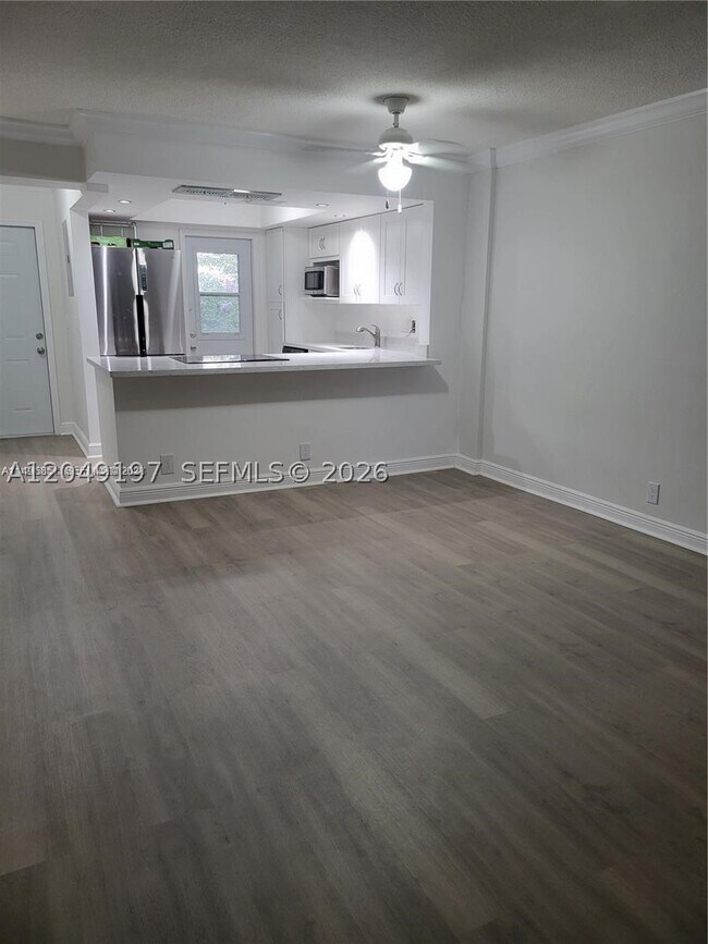 Building Photo - 1333 E Hallandale Beach Blvd