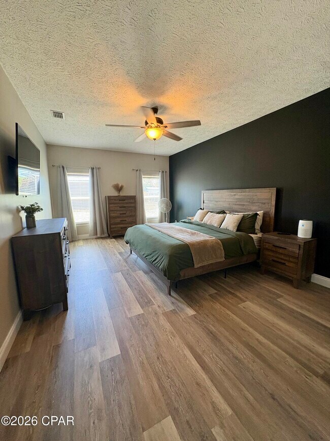 Building Photo - 801 W 17th St