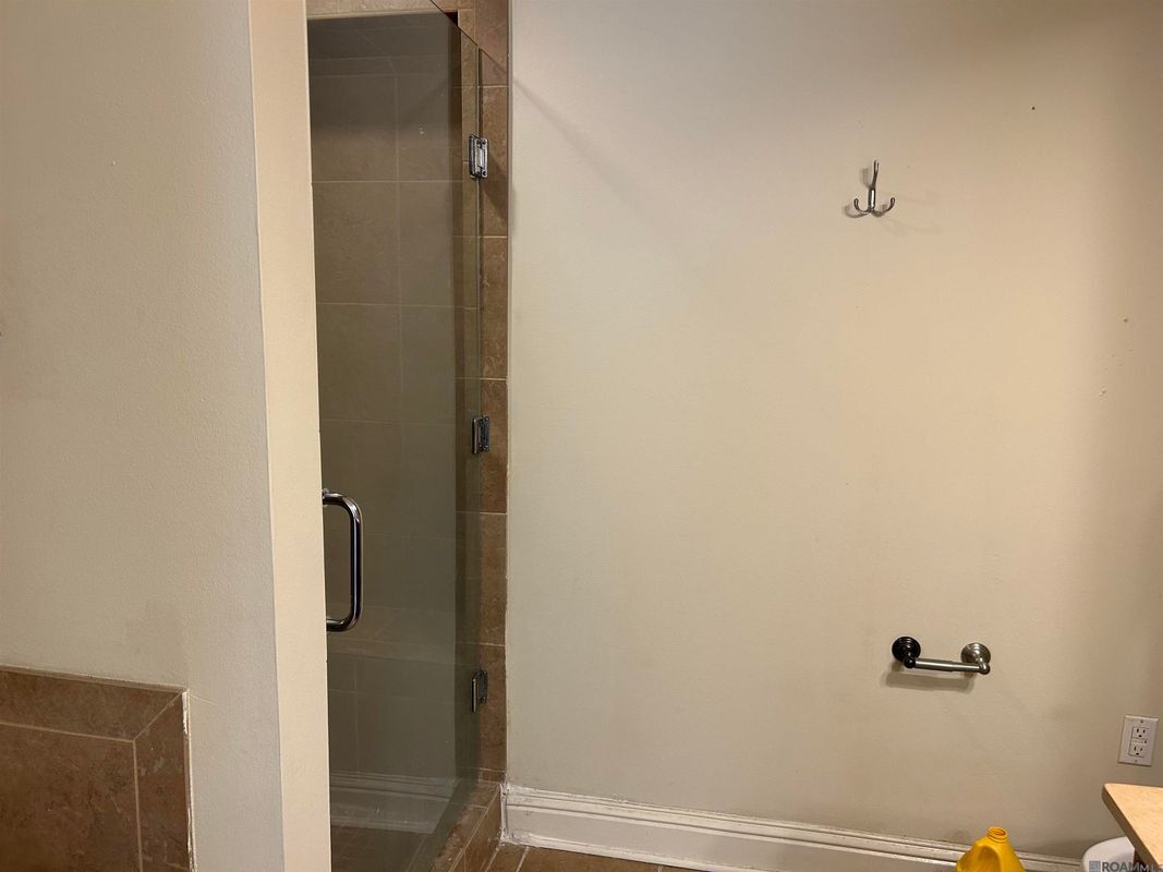 Building Photo - 2137 S Commerce Ave