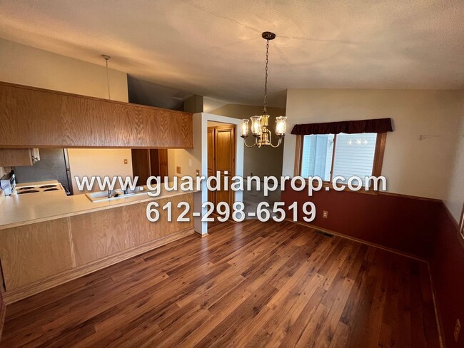 Building Photo - Split Level Townhouse Available May 1st on...