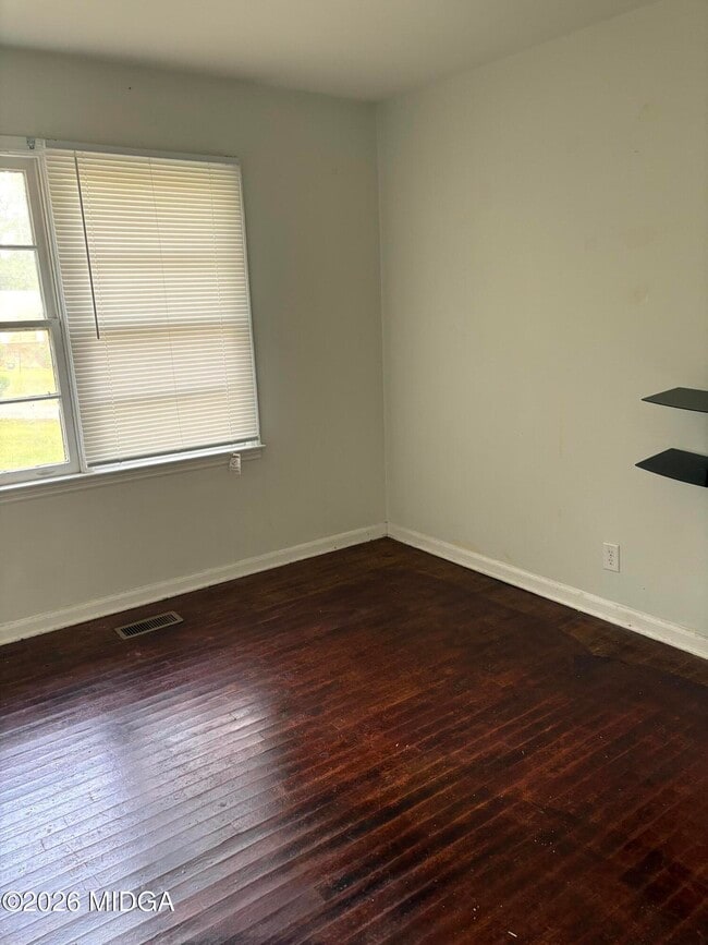 Building Photo - 3358 Club Dr