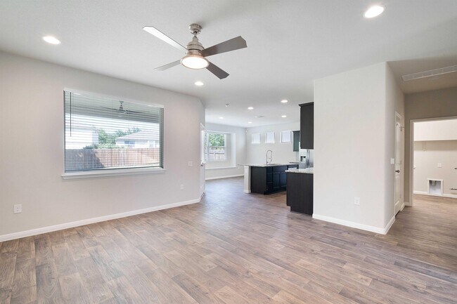 Building Photo - 1300 Anhalt Dr