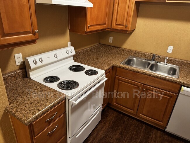 Building Photo - 7071 Lake Joanne Dr