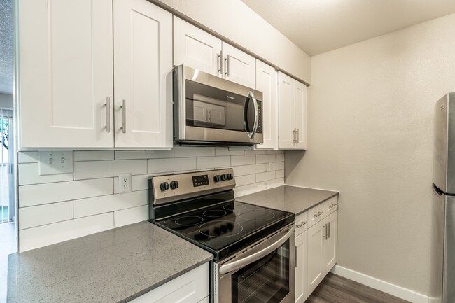 A3 Renovated - 1 Bed 1 Bath - Rise Lakeside