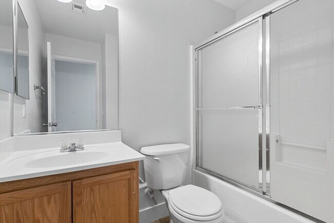 Building Photo - WONDERFUL 3 BEDROOM HOME AT END OF CUL-DE-...