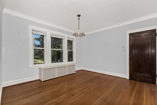 Building Photo - 7457 N Maplewood Ave