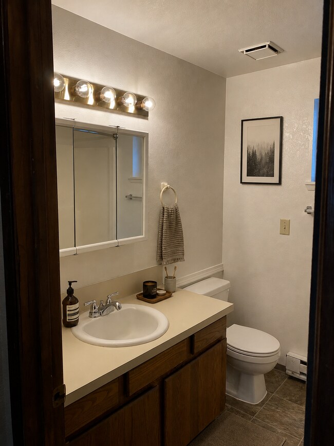 Building Photo - 804Frem