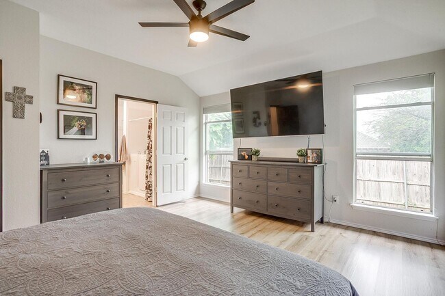 Building Photo - Amazing 3 Bed, 2 Bath Awaiting New Tenants- Burleson ISD- 76028