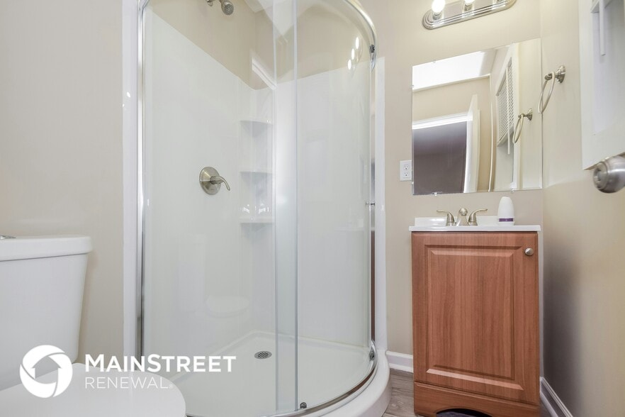 Building Photo - 428 18th Ct NW