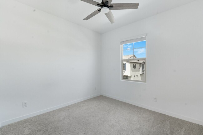 Building Photo - Like Brand New Luxurious Modern 3 Bedroom 2 Bath Townhome in Warner Meadow – Rare Rental Opportun...