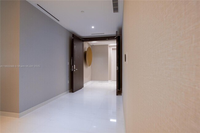 Building Photo - 300 Biscayne Blvd Way
