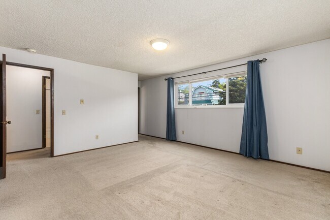 Building Photo - Charming 2BR/2BA Home with Private Balcony...