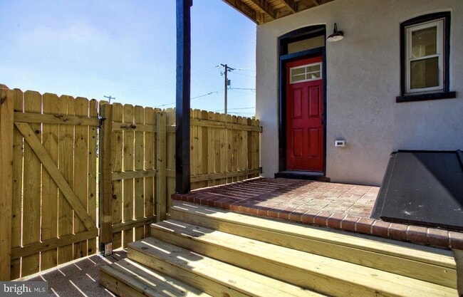 Building Photo - 537 N Plum St