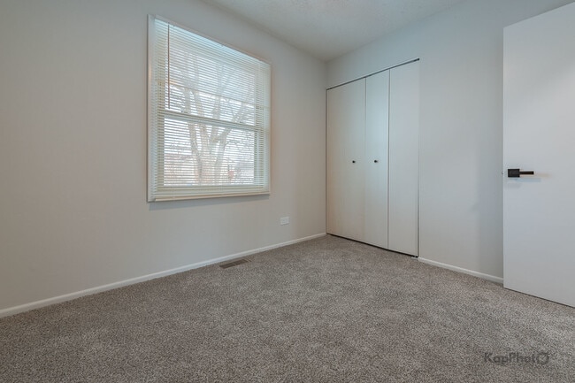 Building Photo - 8170 Northway Dr