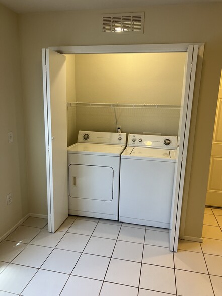 Washer & Dryer - 600 Hosking Ave