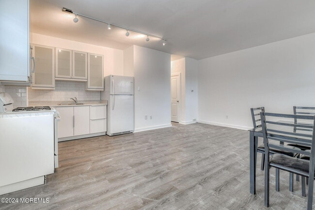 Building Photo - 109 McCabe Ave