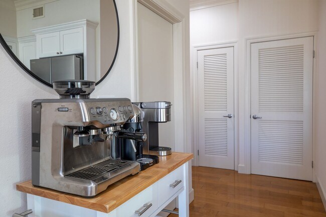 Building Photo - Stunning Corner Condo with City Views in the Heart of Gaslamp