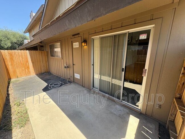 Building Photo - 811 W Arlen Ct