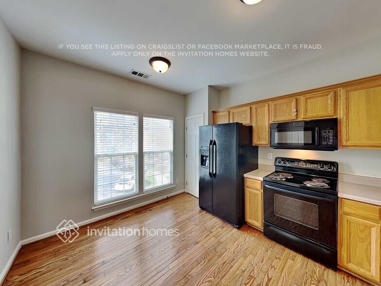 Building Photo - 9512 Blossom Hill Dr