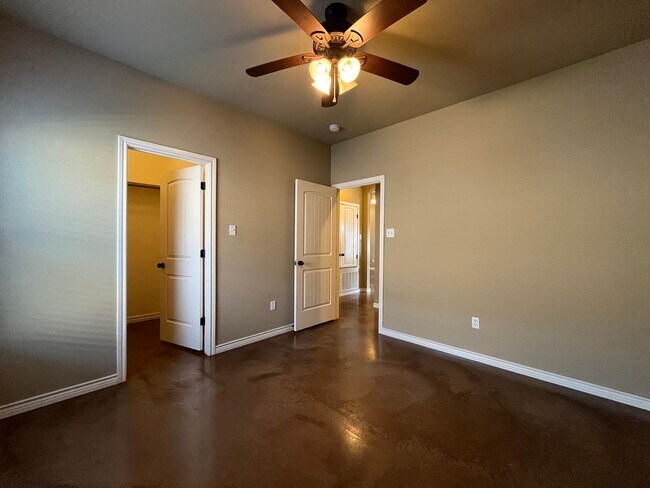 Building Photo - 3137 Silver Saddle Dr